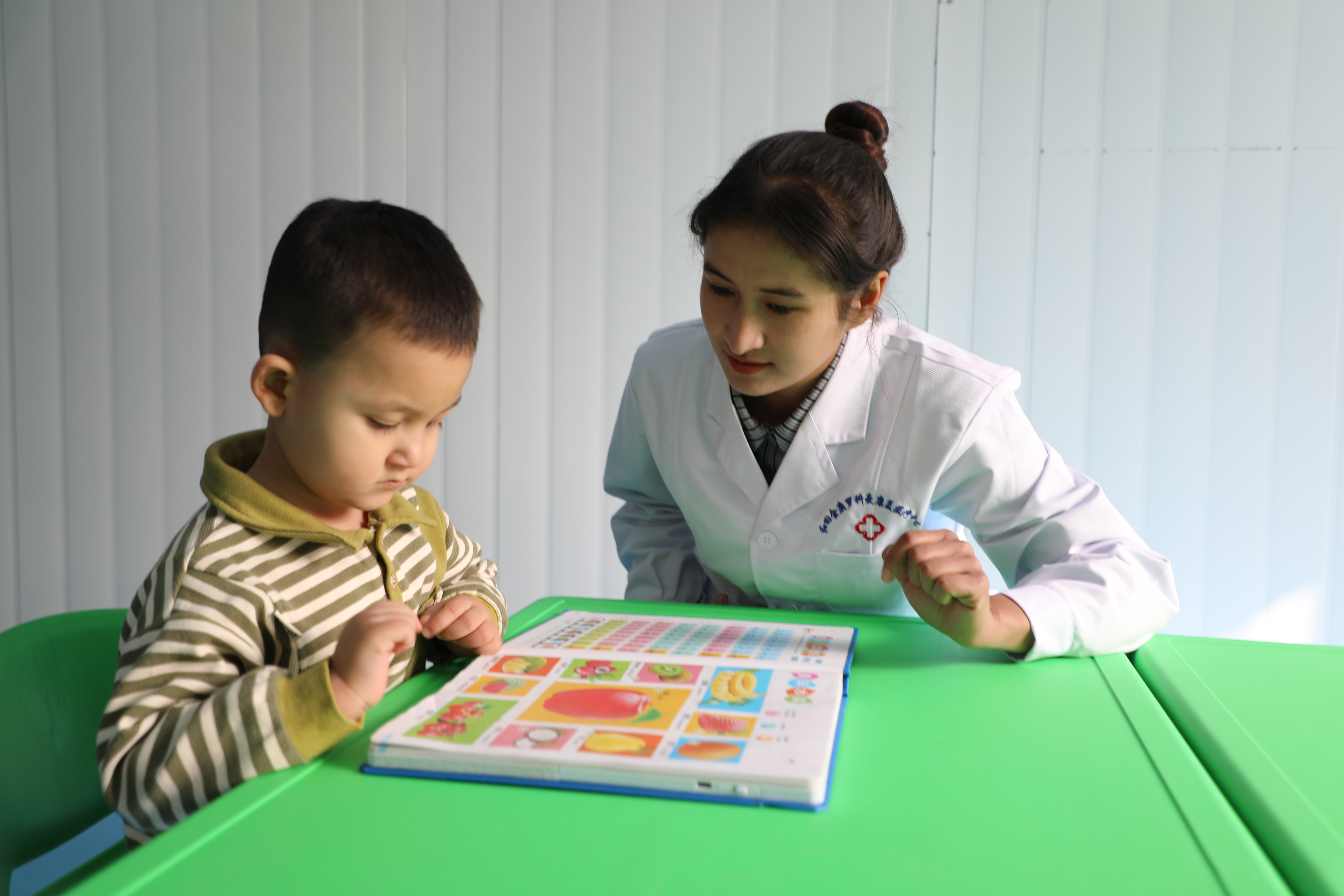 关爱孤独症主题公益活动,关注和关爱孤独症人群