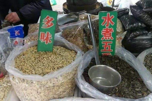 春节将至年味浓年货市场购销两旺,年货市场年味浓人气火爆购销旺