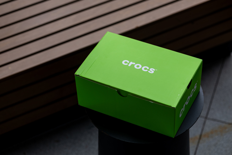 crocs洞洞鞋刘雨昕,crocs刘雨昕同款鞋花怎么装