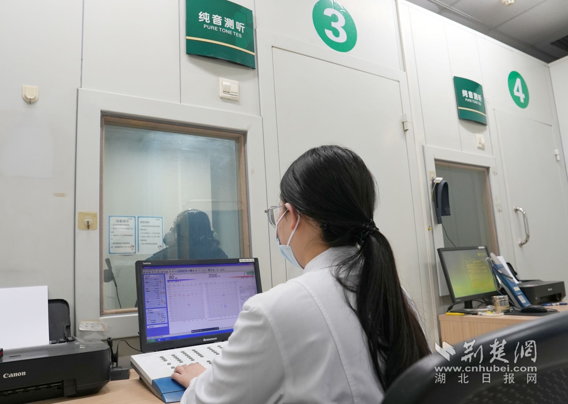 女性右耳突发耳聋,女性54岁反复发作耳聋耳鸣