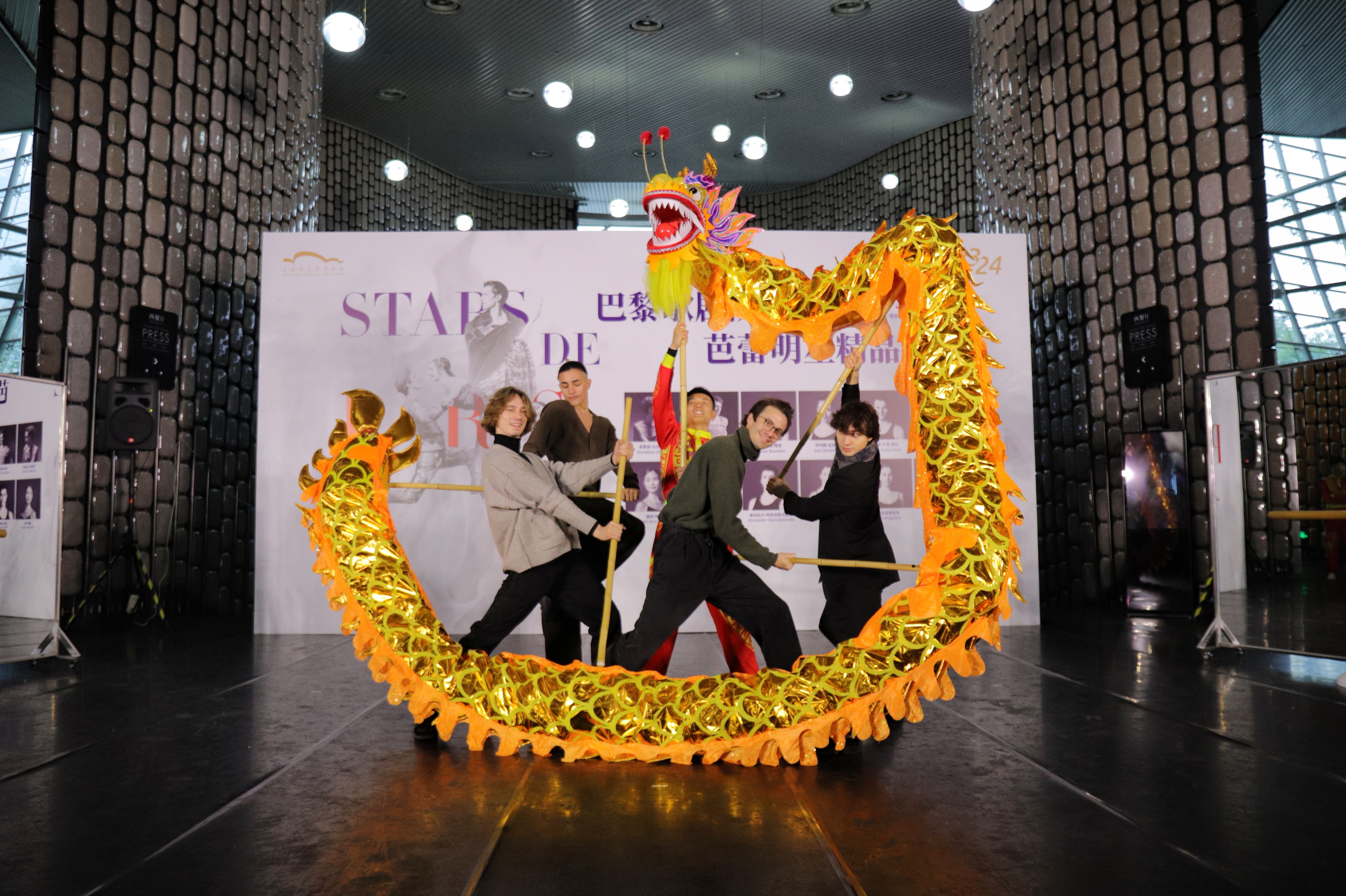 在上海，中法舞者共舞“一条龙”