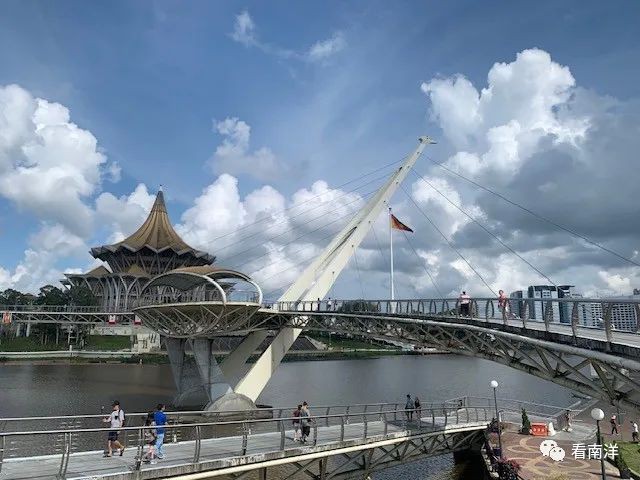 游古晋河滨公园的路线,古晋河滨公园夜景